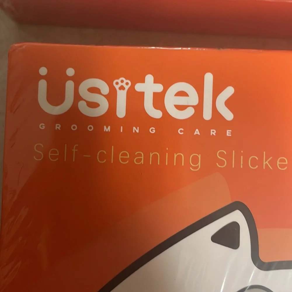 Usitek Dog/Cat Brush for Shedding and Grooming Self-cleaning Slicker Brush New